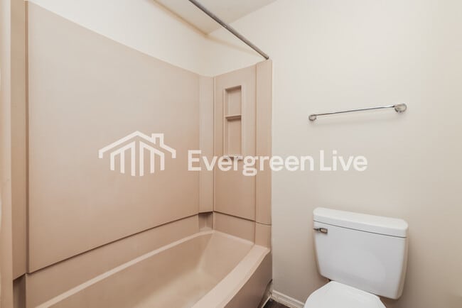 Building Photo - 4727 Stonehedge St