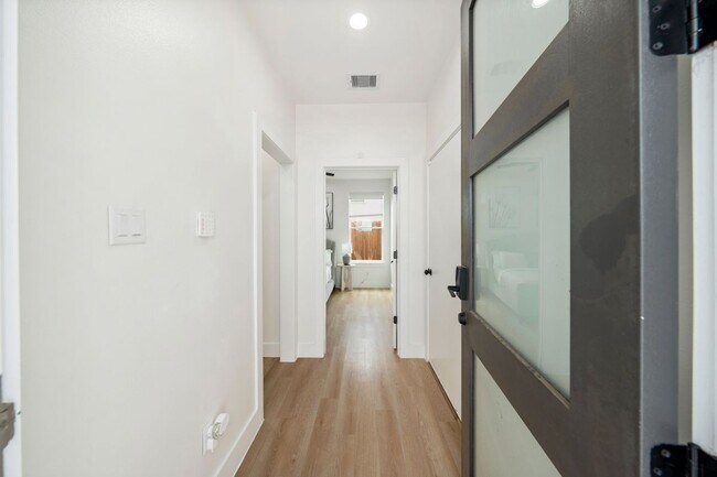Building Photo - 3010 Delano St
