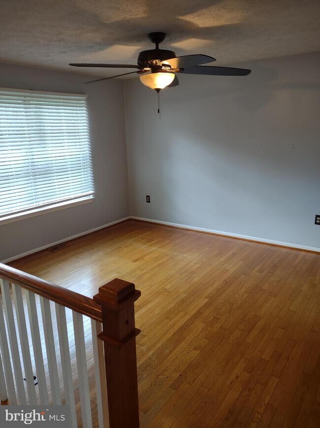 Building Photo - 351 Skyview Dr