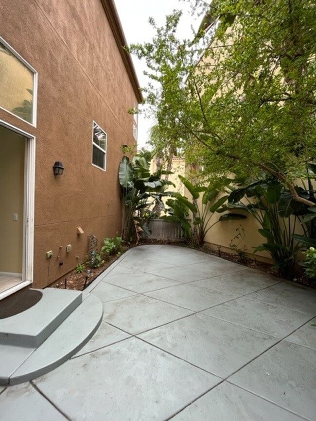 Building Photo - 2852 Villas Way
