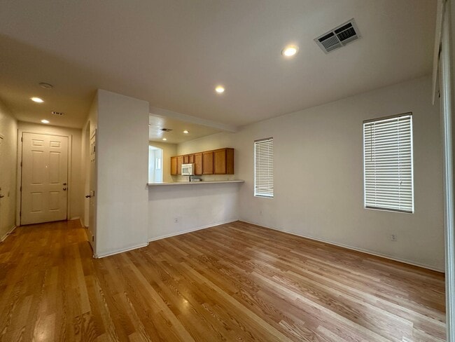 Building Photo - 3 Bedroom, 2.5 Bath, 2 Car garage