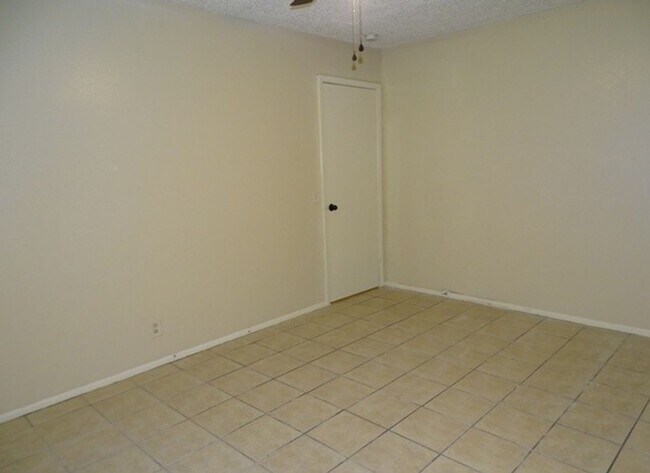 Building Photo - 9122 Ocean Gate St