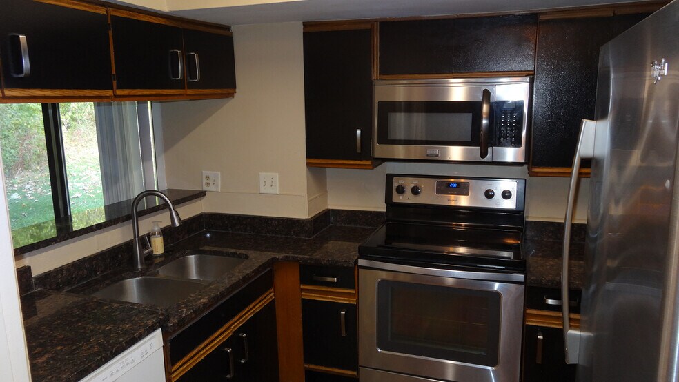 Building Photo - 225 Briarcrest Dr