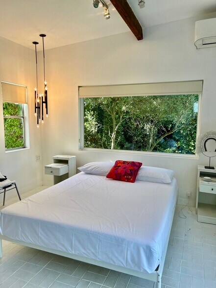 Building Photo - 1403 Oakwood Ave