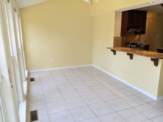 Building Photo - 403 McClellan Dr
