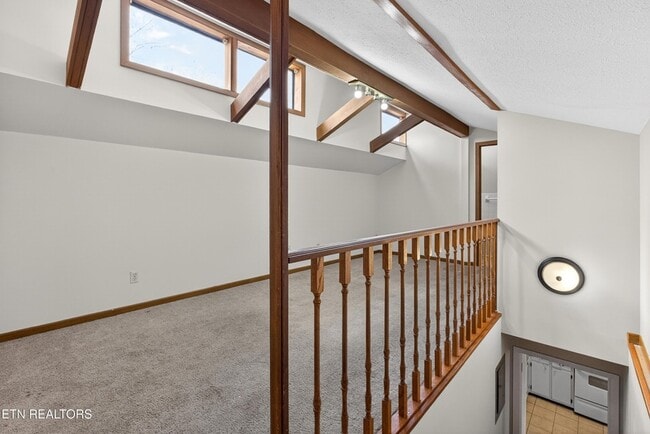 Building Photo - 1426 Mountain Ranch Rd