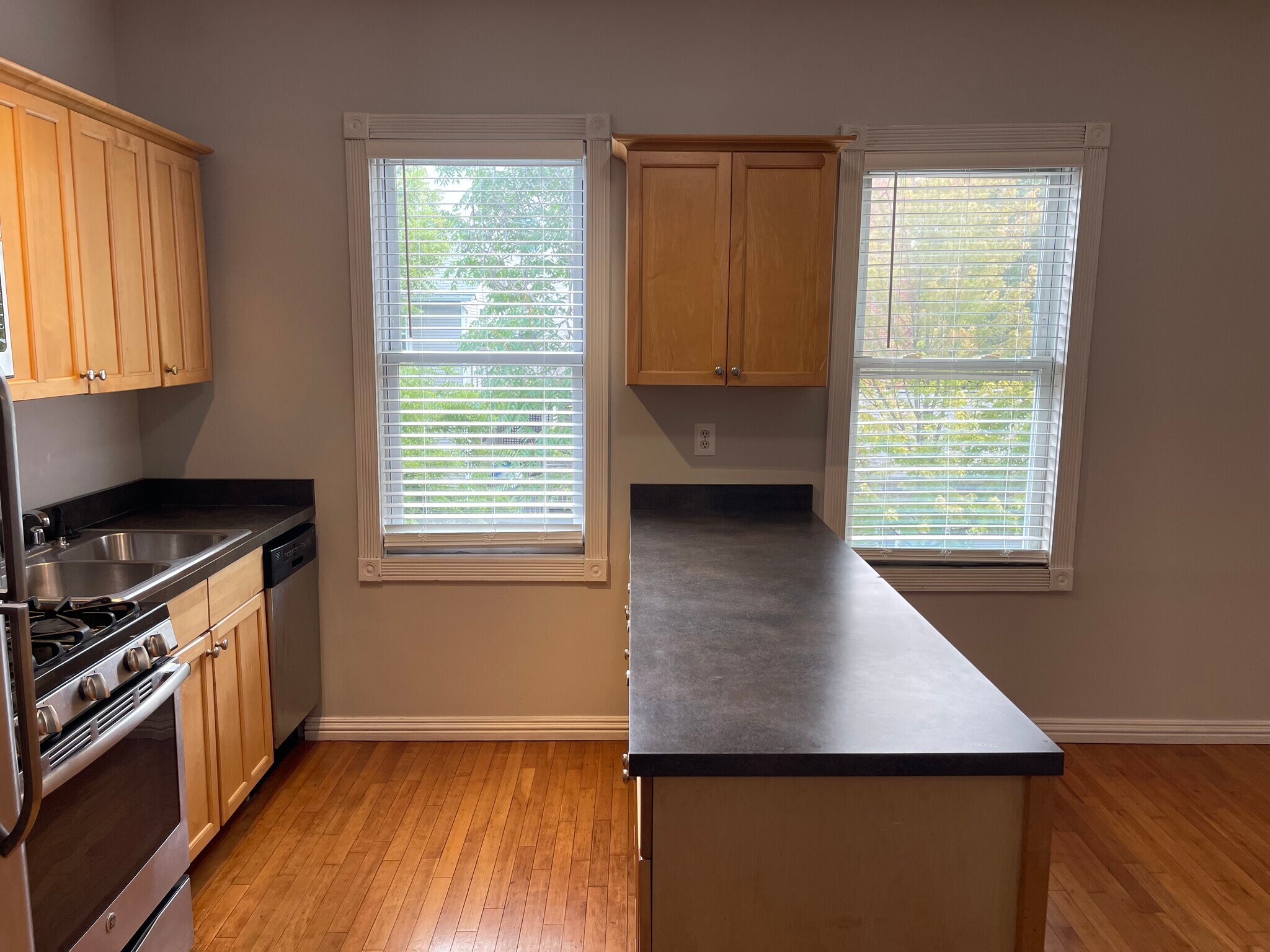 Building Photo - 1834 W Thomas St