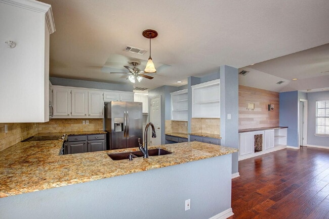 Building Photo - Updated 3 Bedroom Home with a Barn on 2.5 Acres!