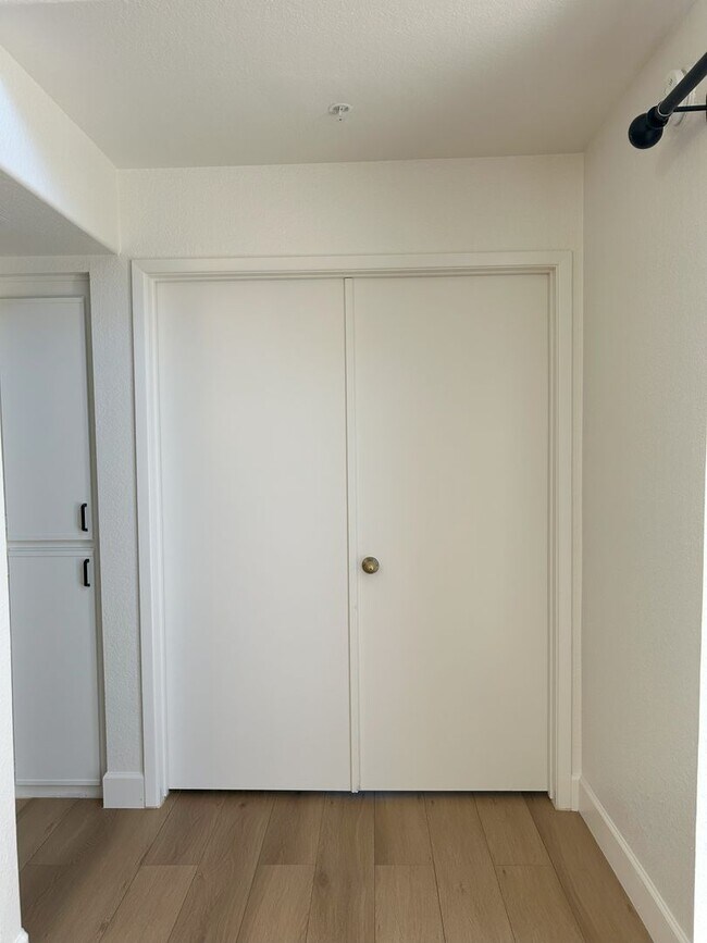 Building Photo - 2 Bedroom/2 bath Condo in the Mission de L...