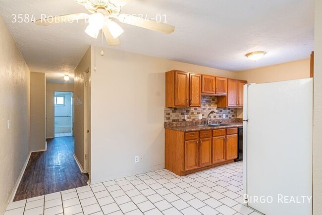 Building Photo - Perfect 2-BED APARTMENT in MONFORT HEIGHTS!