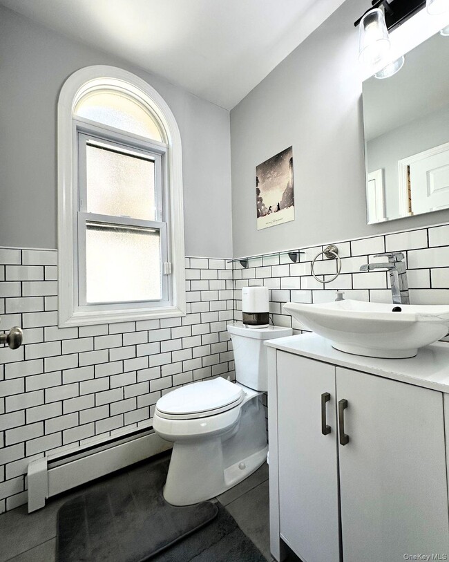 Building Photo - 13 Granada Crescent