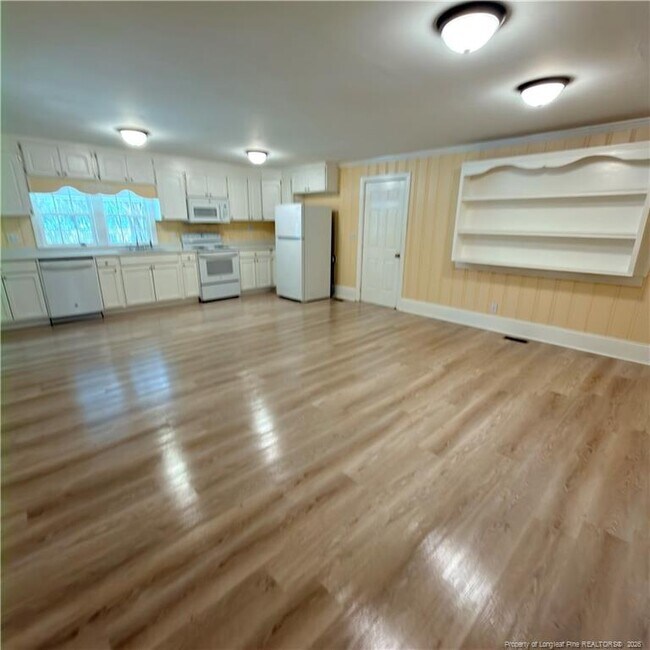 Building Photo - 228 Eastwood Ave