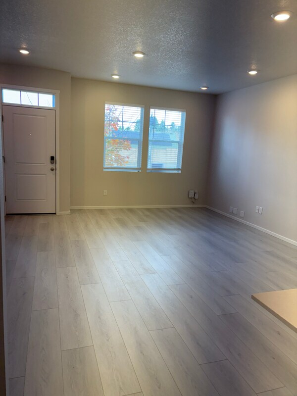 Building Photo - 11729 NE 28th St