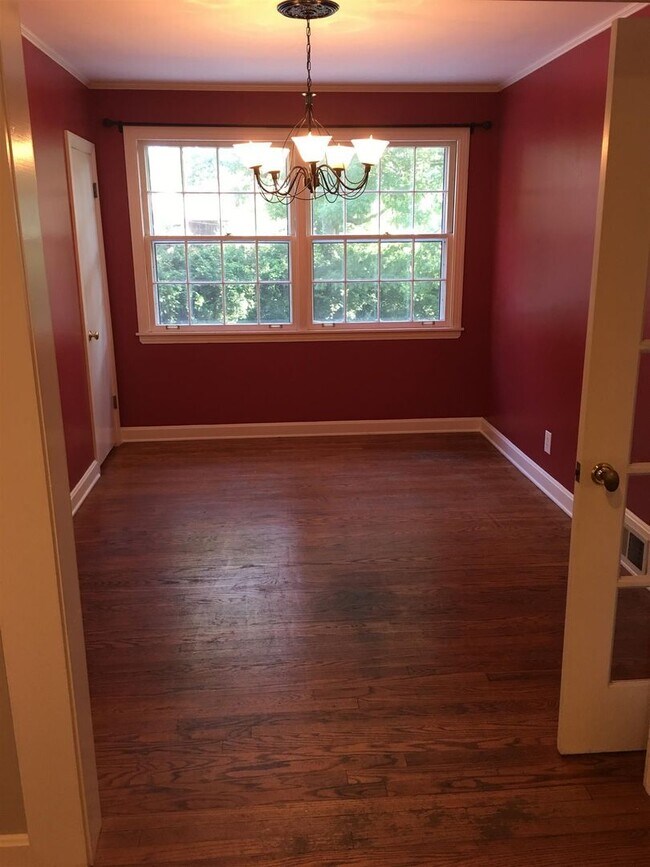 Building Photo - 700 Canebrake Dr