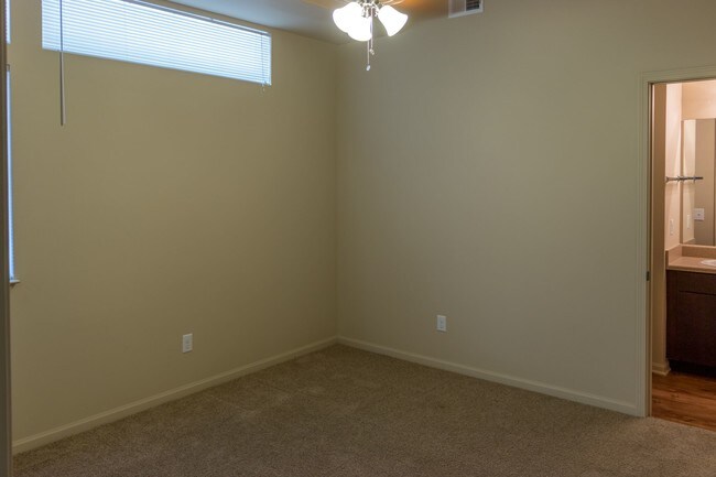 Building Photo - 5106 Delaware Ave