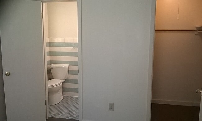 Building Photo - 3914 Lillian St