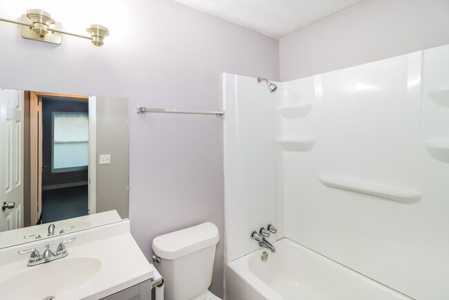 Building Photo - Fantastic 3bd/2ba home! Let yourself in!