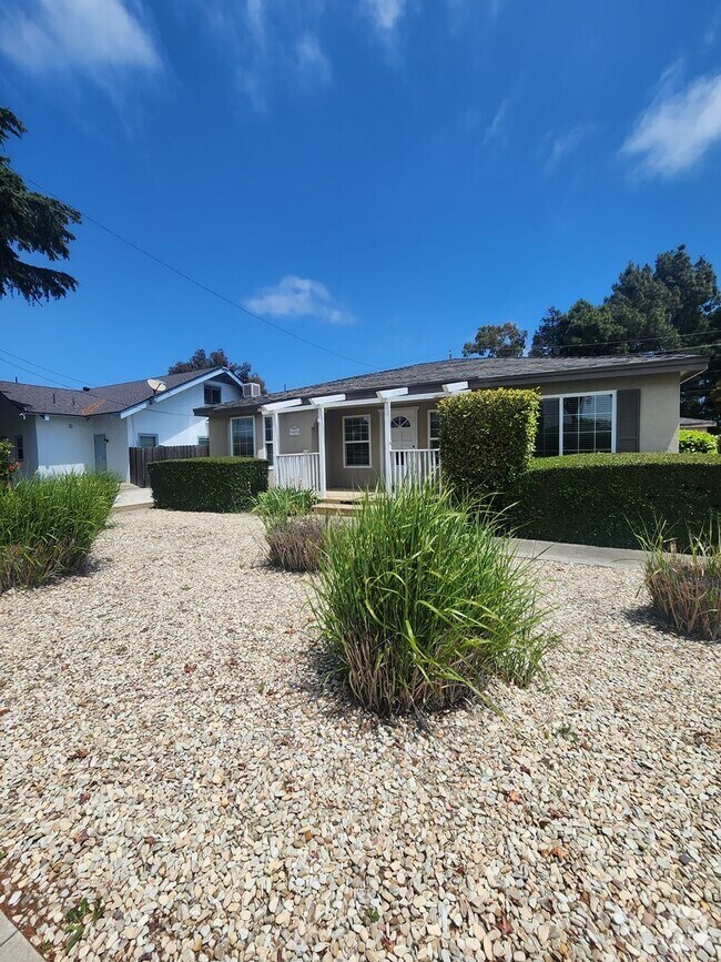 Building Photo - Cozy Cottage in Arroyo Grande