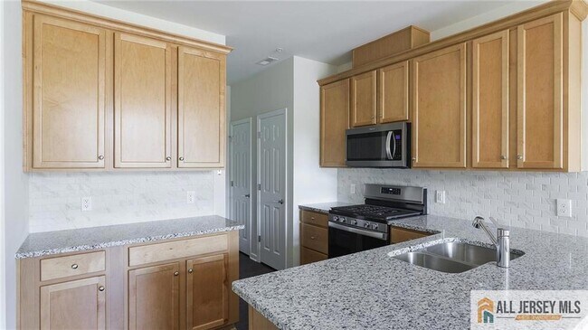 Building Photo - 95 Robeson St