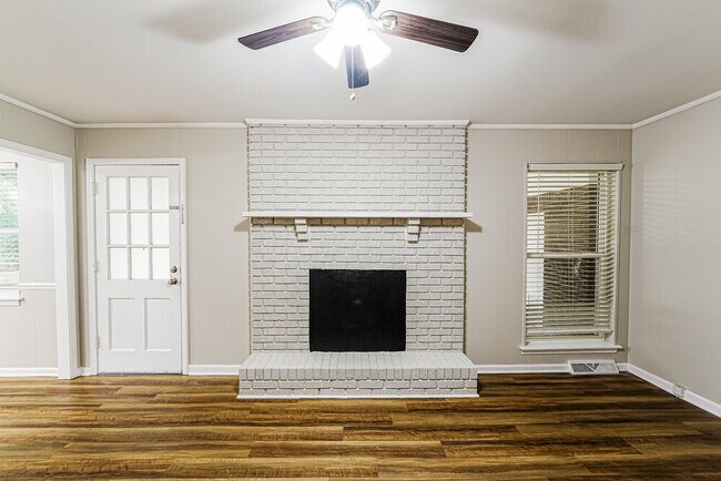 Building Photo - 1831 Mara Dr NE