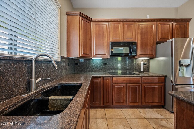 Building Photo - 2122 W Red Range Way