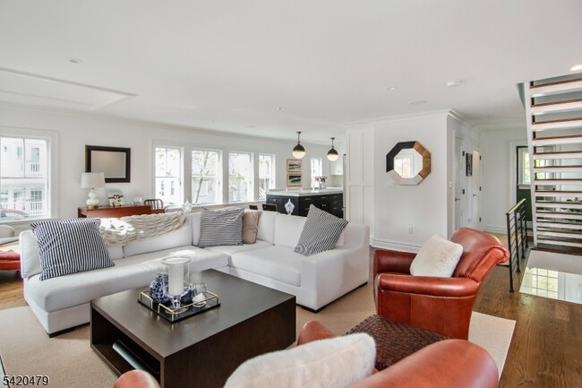 Building Photo - 113 Washington St