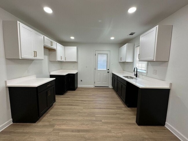 Building Photo - 3811 S Goodman Cir