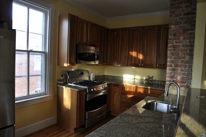 Building Photo - 7104 Maple Ave