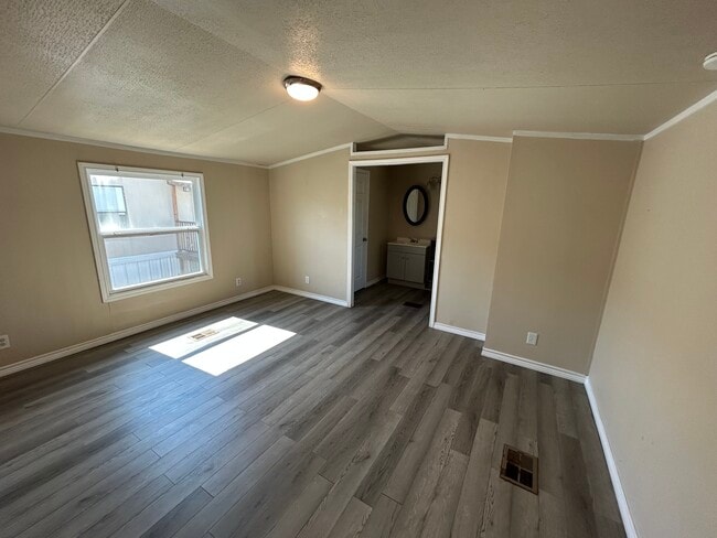 Building Photo - 820 Depot St