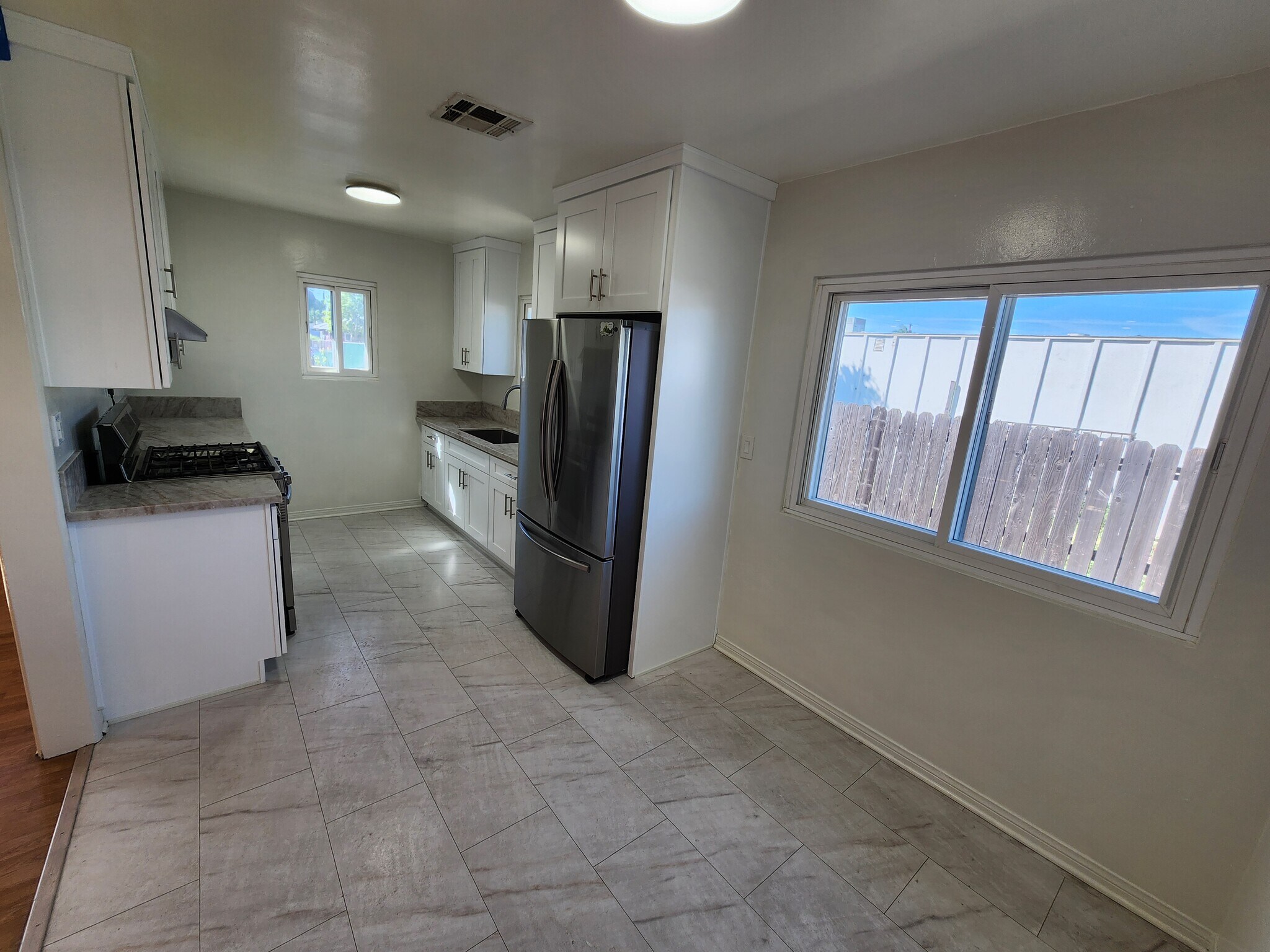 Building Photo - 10449 Cantara St