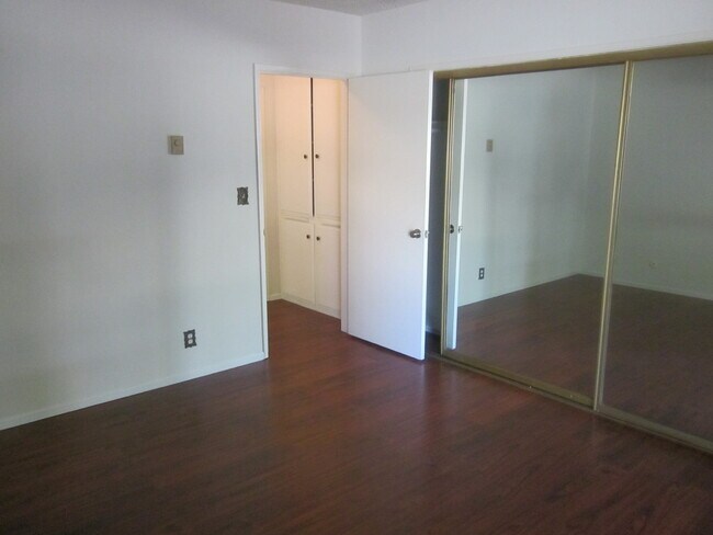 Building Photo - Winbury #104