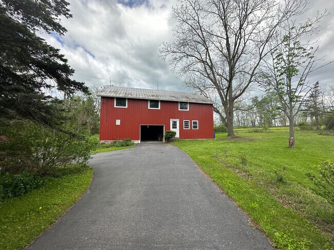 Building Photo - 914 Middle Rd