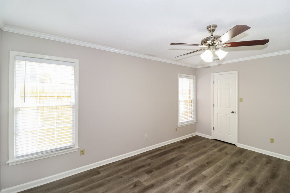 Building Photo - 2418 Lake Edge Dr