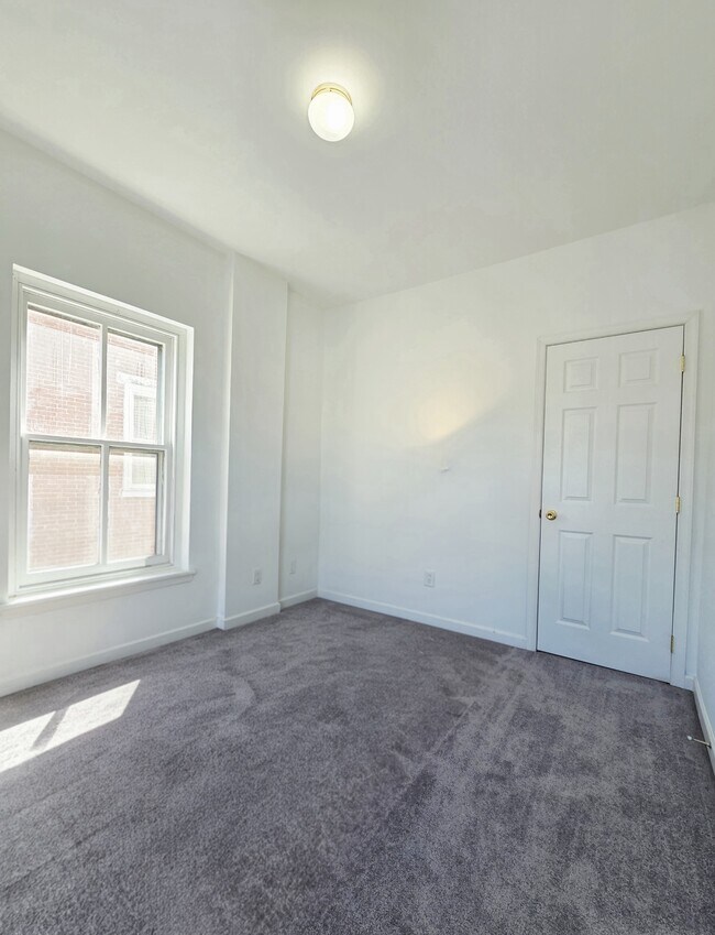 Building Photo - 21 S 4th St