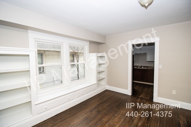 Building Photo - Welcome to this beautifully updated upper ...