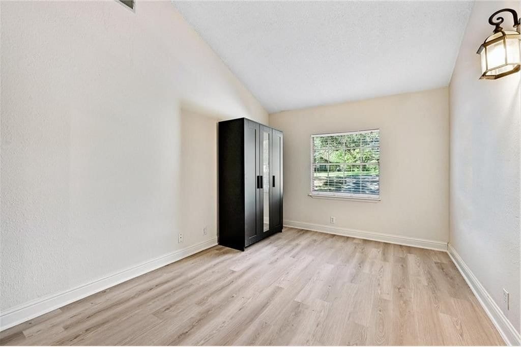 Building Photo - 4603 Lennox Dr