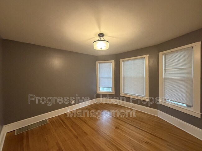Building Photo - 2160 Alger Rd