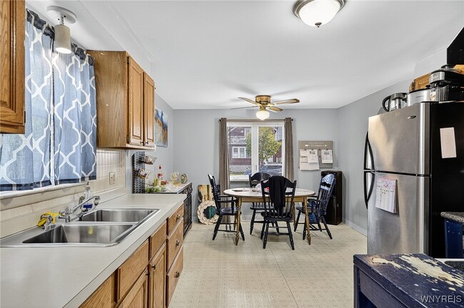 Building Photo - 116 Springville Ave