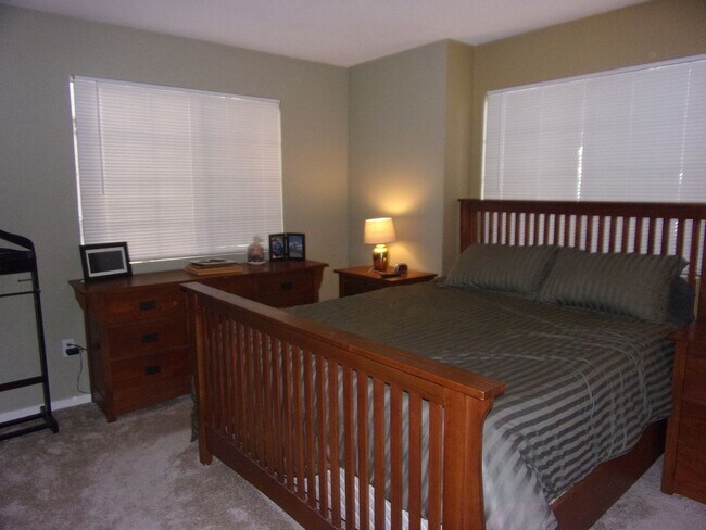 Building Photo - Oaks Senior Commons