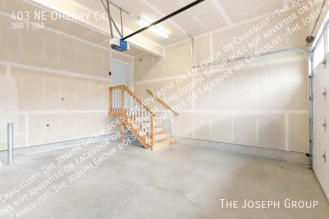 Building Photo - 403 NE Ohenry Ct