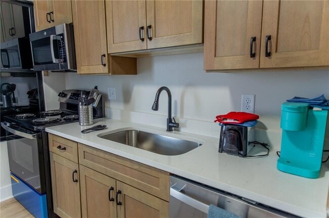 Building Photo - 504 Boulevard NE