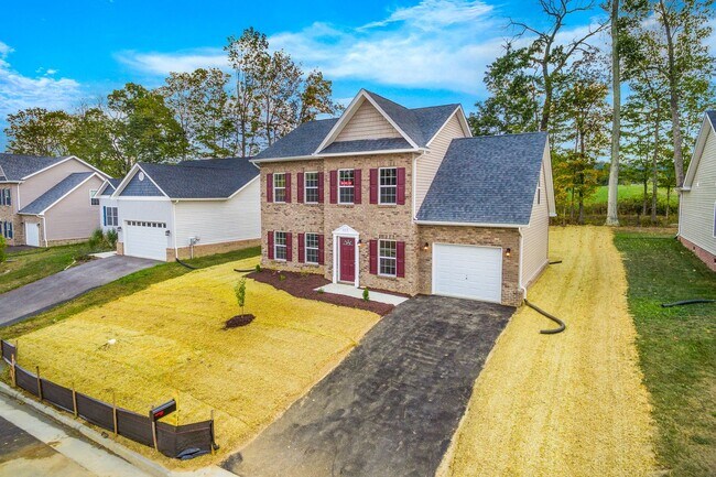 Building Photo - Spacious 4 Bedroom 2.5 Bath Home