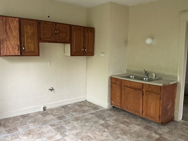 Primary Photo - 3254 N 33rd St