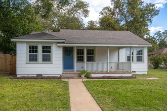 Building Photo - 1517 Live Oak St
