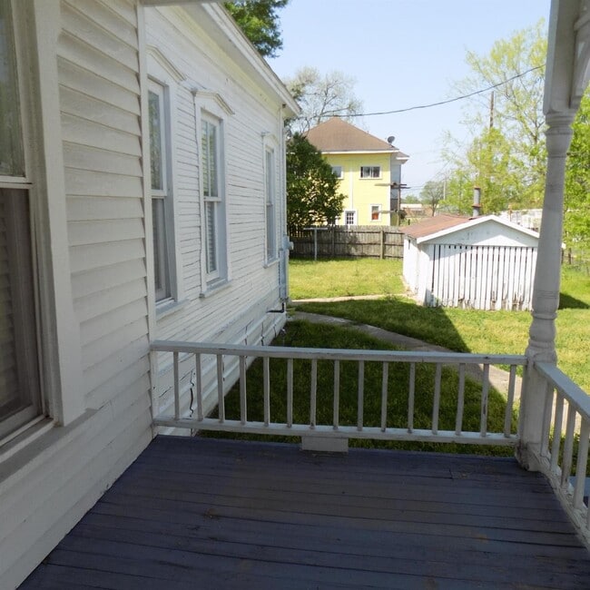 Building Photo - 404 S Lasalle St