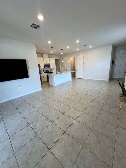 Building Photo - 904 Blue Creek Dr