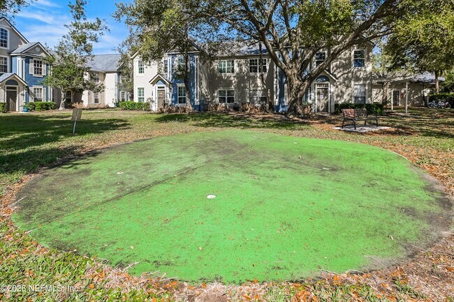 Building Photo - 13700 Richmond Park Dr N