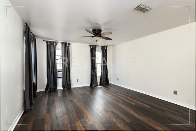 Building Photo - Stunning 2 Bedroom/2.5 Bathroom Condo in W...