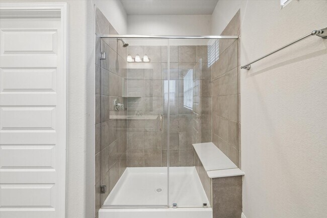 Building Photo - 9808 Rugged Oaks Dr