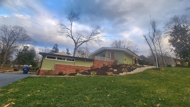 Building Photo - Beautiful Ft Hunt Area Home